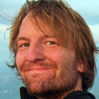 FEM GANGER S� MYE M�RK MATERIE SOM VANLIG MATERIE:  Artikkelforfatteren Jostein Riiser Kristiansen er doktorgradsstipendiat ved Institutt for teoretisk astrofysikk ved Universitetet i Oslo.