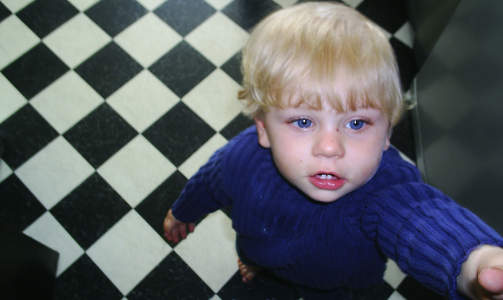 MISHANDLET: 17 m�neder gamle �Baby P� ble torturert til d�de av sine n�rmeste. Foto: AFP PHOTO/ITV NEWS