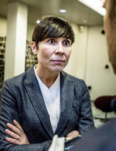 Spør om Søreide kan ha tillit til sitt eget departement