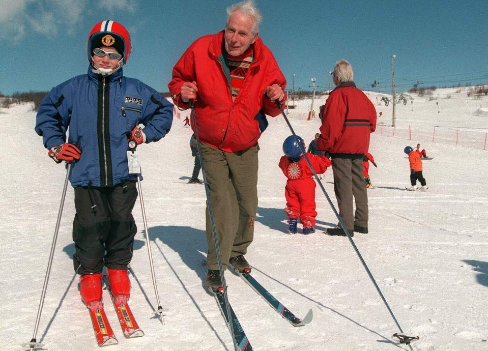 TURGLAD: Filosofiprofessoren og fjellklatreren Arne N�ss (86) mente vi m� l�re av naturen og dyrke gleden ved � bevege oss.  - Arne N�ss viste at man aldri ble for gammel til � bestige tinder, sier Hjelle i Den norske turistforeningen. Foto: Scanpix
