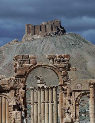 - Syriske regjeringsstyrker presser IS ut av oldtidsbyen Palmyra