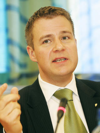 - INTERESSANT: Innvandringspolitisk talsmann i Frp, Per-Willy Amundsen, mener avstemningen i Sveits viser en tendens i Europa for�vrig. Foto: Knut Falch / SCANPIX .
