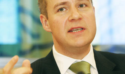SKYLDER P� INNVANDRING:: Foreldrene har satt seg utenfor den norske virkeligheten og vi har f�tt parallelle samfunn. Derfor f�r vi ungdom som oppf�rer seg p� denne m�ten, sier Frp-politikeren Per-Willy Amundsen til Dagbladet.no. Foto: Knut Falch / SCANPIX
