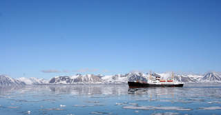 NORGESFERIE I �R? Med hurtigskipet �Nordstjernen� kan du ta deg et Svalbard-cruise. Foto: GRETE HALDORSEN/SPITSBERGEN TRAVEL