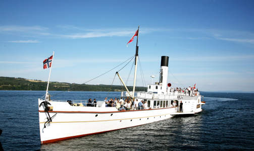 P� MJ�SA: �Skibladner� er Norges eldste hjuldamper. Her kan du delta p� vinturer, jazzcruise - eller simpelthen bare ta en tur. Foto: ODD ROAR LANGE