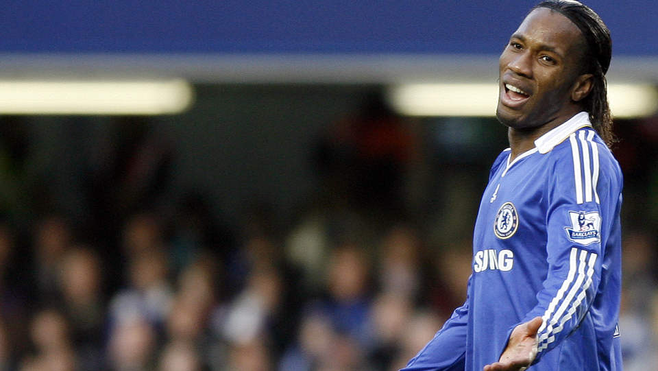 F�R IKKE V�RE MED MOT SOUTHEND: Didier Drogba fikk sjansen p� bekostning av Nicolas Anelka mot Manchester United. Den brukte han s� d�rlig at han n� er helt ute i kulda.   Foto: AP/Simon Dawson