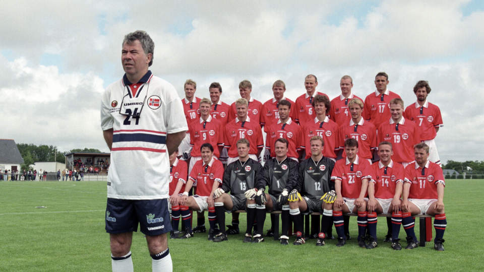 V�R STOLT AV DRILLO, NORGE: Sportskommentator i danske BT, Peter Br�ckmann, er ikke kjent som noen varm tilhenger av Drillo-fotball. N� sier han at danskene ikke bare har l�rt seg ordet gjennombruddshissighet- men ogs� � sette pris p� det.  Foto: Bj�rn Sigurds�n, NTB  / Scanpix