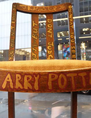 Harry Potter-forfatterens stol solgt for 3,3 millioner