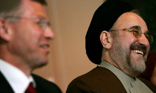 JOBBER FOR DIALOG: - Vi har lenge jobbet for � skape mer forst�else mellom den muslimske og den vestlige verden, sier tidligere statsminister Kjell Magne Bondevik (t.v.). Her sammen med Irans tidligere president, Mohammad Khatami. Foto: H�kon Mosvold Larsen / SCANPIX .