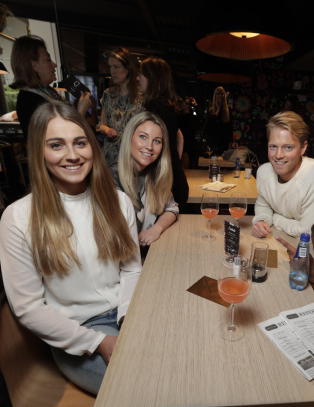 Frierbrev, autografer, gratis drinker og «tilbud»: Slik er livet etter «Farmen»
