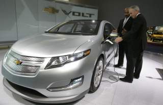 64 KILOMETER: GMs Chevrolet Volt kan g� 64 kilometer med fulladet batteri. Det er betydelig kortere enn kinesiske e6. Foto: AP Photo/Carlos Osorio/SCANPIX