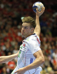 H�ndballgutta n�r seier i drama mot Danmark