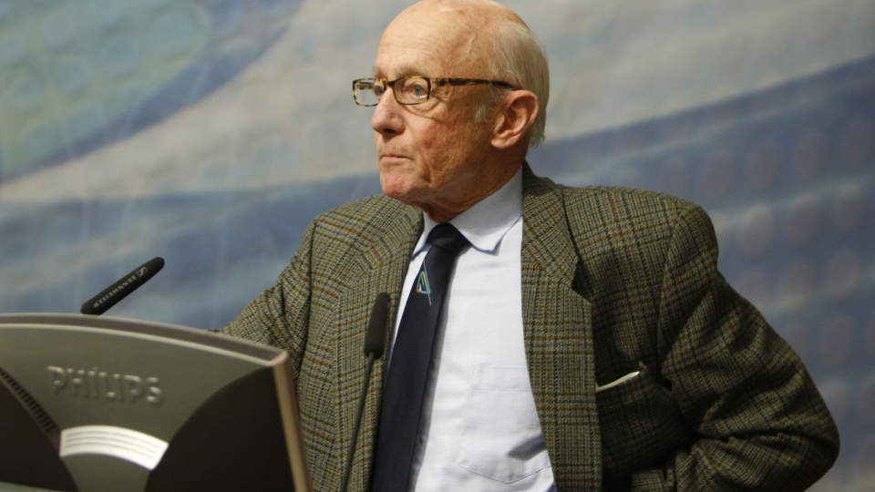 MENER LEVIN ER P� VIDDENE: K�re Willoch mener Mona Levin forvrenger hans tidligere utsagn n�r hun beskylder ham for rasisme og j�dehat. Foto: Knut Falch / SCANPIX