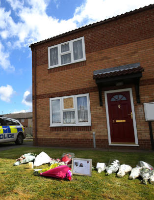 Mor og datter (13) funnet drept i England. To 14-åringer siktet for drapet