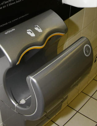 Hevder disse luftt�rkerne er de mest hygieniske. Forskerne mener den sprer 1300 ganger mer virus enn papir