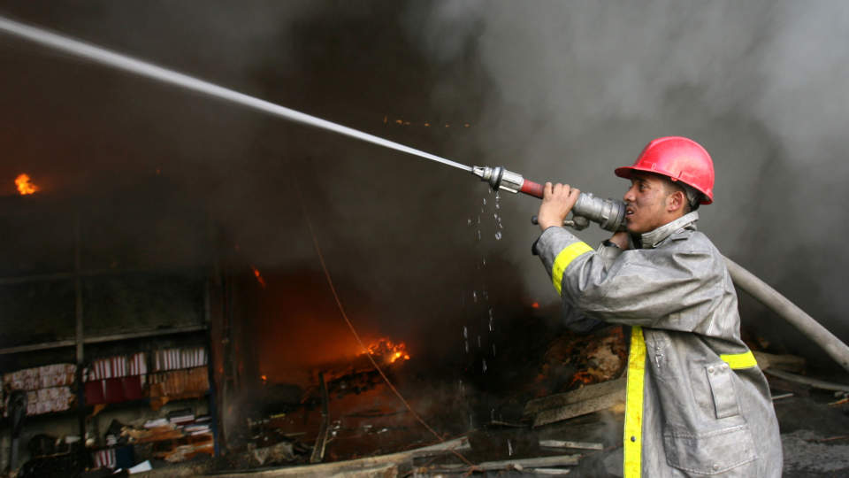 MISTET MAT OG MEDISINER: Da israelske styrker bombet FNs mat- og medisinlager gikk det aller meste tapt. Foto:AFP/ MOHAMMED ABED/SCANPIX