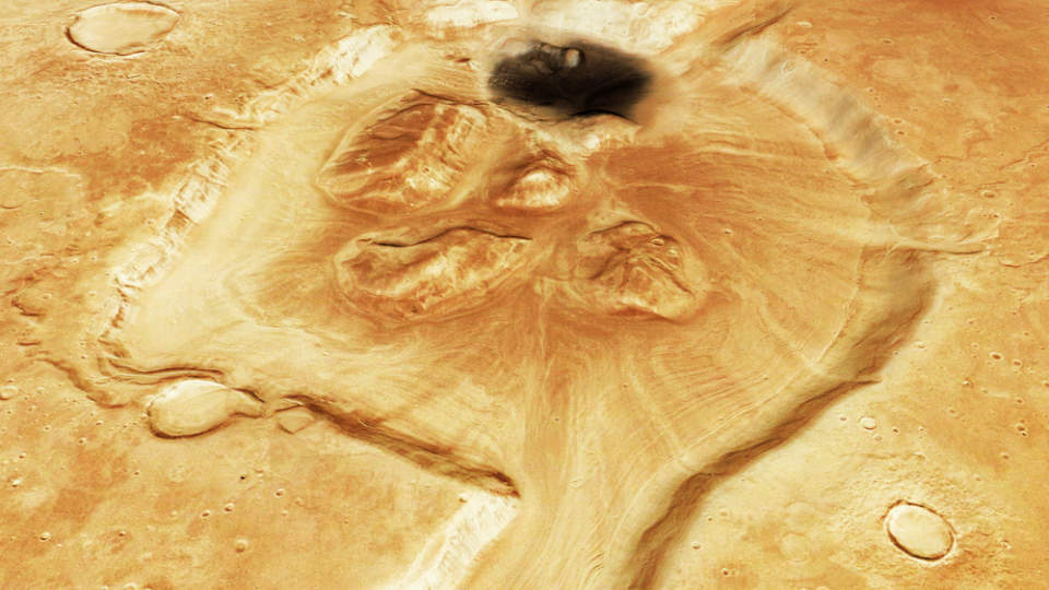 LIV UNDER OVERFLATEN?: Forskerne vet ikke hvorfor det ligger skyer av metangass over Mars' overflate. Den ene av to plausible forklaringer er at gassutslippene skyldes mikroorganismer som lever i underjordiske vannreservoarer. Her er den r�de planetens overflate fotografert fra Den europeiske romfartsorganisasjonens fart�y �Mars Express�. Det vi ser, er et krater i enden av dalen Mamers Valles. Foto: ESA/REUTERS/SCANPIX