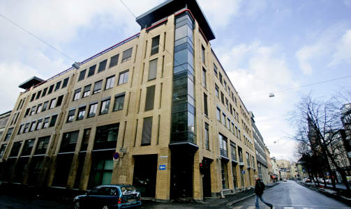 - BL�ST OPP: - Det forholdet er en voldskrenkelse, som UDI har bl�st opp i langt st�rre grad enn de egentlig kan gj�re i denne saken, sier hans advokat Shazad Nazir. Her fra UDIs kontorer i Oslo. Foto: SCANPIX