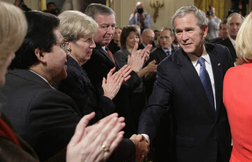 UTVALGT PUBLIKUM:  40 personer n�ye utvalgte personer fikk v�re til stedet i salen da Bush holdt sin siste offentlige opptreden f�r innsettelsen av Obama som president. Foto:  REUTERS/Yuri Gripas/Scanpix