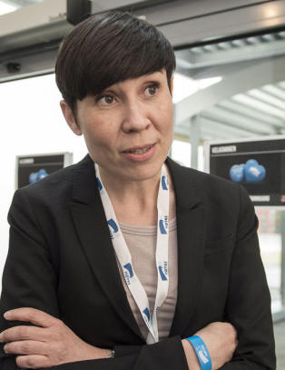 Holdt rapport unna Stortinget i fem måneder
