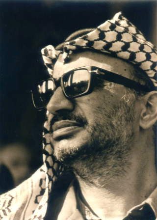 TOK IMOT NORSK VENSTRESIDE: PLO og Yassir Arafat ble m�tt med et mer positivt syn fra den norske venstresida utover p� 1970-tallet. Viktig var det at han endret syn og gikk inn for en tostatsl�sning, og ikke en felles stat for j�der, kristne og muslimer. Foto: Palestinian Authority