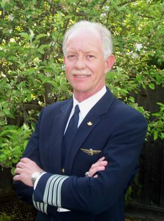 SNARTENKT: Kapteinen �Sully� fikk raskt kallenavnet �helten fra Hudson� etter den mirakul�se landingen. Han har tidligere v�rt pilot i det amerikanske luftforsvaret.  Foto: AP PHOTO/SCANPIX