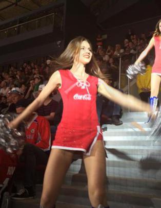 Reagerer p� lettkledde damer i hockey-VM