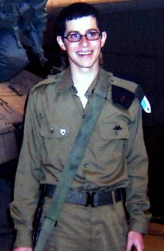 - M� L�SLATES: Israel vil ikke �pne grenseovergangene f�r Gilad Shalit l�slates. Shalit ble kidnappet av Hamas i 2006. Foto: Scanpix