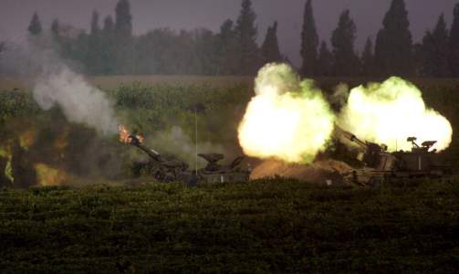 SDEROT: Dette bildet er fra israelske bombestasjoner i byen Sderot, som i dag har blitt angrepet. Foto:  EPA/NATI SHOHAT/SCANPIX