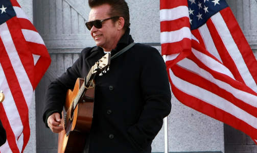 LYDSJEKK:: Musiker John Mellencamp skal opptre p� konserten. Foto: AFP/SCANPIX