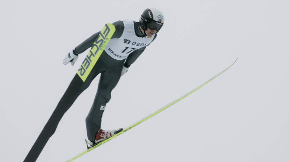 BLE TILSKUER: Mikko Kokslien fikk hoppe under pr�ve-OL i g�r, men langrennet m�tte han f�lge som tilskuer. Her svever Kokslien i Holmenkollen i fjor. Foto: Kyrre Lien/Scanpix