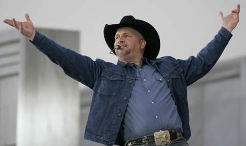 BYE, BYE: Garth Brooks opptr�dte med Bye, bye American Pie. Foto: REUTERS/Molly Riley/SCANPIX