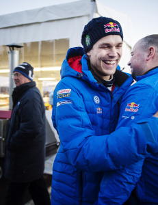 Rally-Mikkelsen opp på pallen: - Jeg er lei av å kjøre sakte