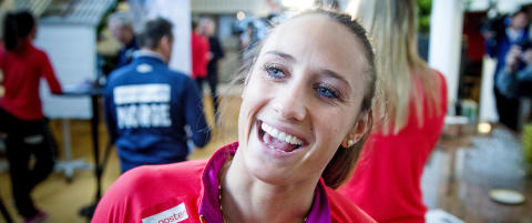 Herrem ler av nakenbildet som g�r verden rundt