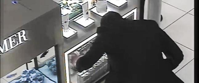 Her stjeler forretningsmannen rynkekrem på Gardermoen verdt 7900 kroner