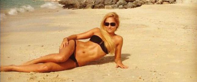 Bikinimodellen (26) drepte millionærkjæresten og flyktet i hans luksusbil