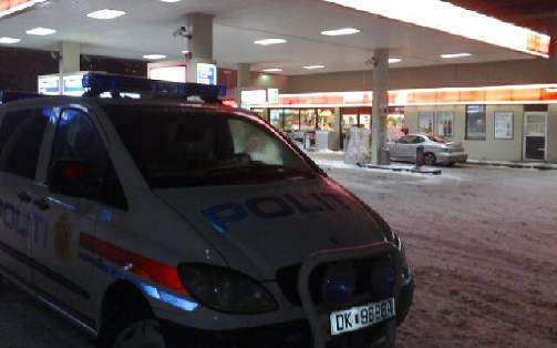 KAN V�RE FILMET:  Politiet sikrer i kveld video fra overv�kningskameraene fra blant andre denne stasjonen. MMS-foto: Harald S. Klungtveit