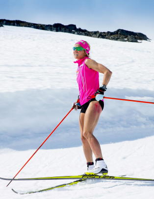 Johaug skrapet seg opp. Fikk seg en støkk da hun så dette såret