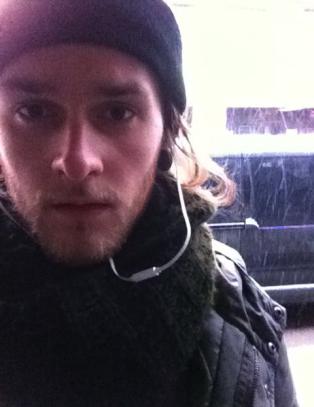 Jesper (21) sier han ga skyss til haikere. Nå er han dømt for menneskesmugling