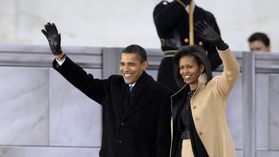 LIDER INGEN N�D: Boksalg har v�rt en innbringende business for Barack Obama. Foto: AP Photo/Jeff Christensen/Scanpix