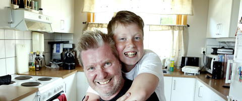 Da Arild fikk hjerneslag var det s�nnen p� �tte som reddet ham: - Emil er helten min