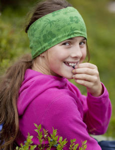 Advarer mot � spise r� bl�b�r i skogen