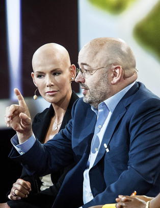 - Kommer ikke resultatene, kan dere kaste tomater på meg