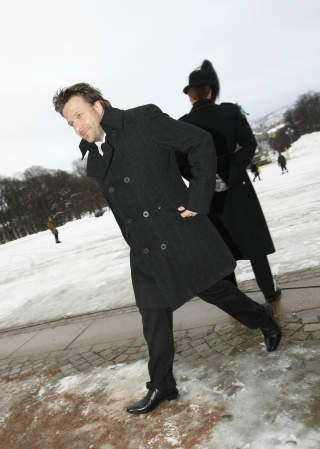ARI-VENN: K�re Conradi p� vei  til  Emma Tallulah Behns d�p. Foto: H�kon Mosvold Larsen  / SCANPIX