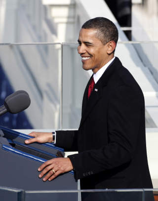 VIL BLI HUSKET: Barack Obama holdte n alvorlig innsettelsestale, men trakk også på smilebåndet underveis. Foto: SCANPIX VIL BLI HUSKET: Barack Obama holdte n alvorlig innsettelsestale, men trakk også på smilebåndet underveis. Foto: SCANPIX