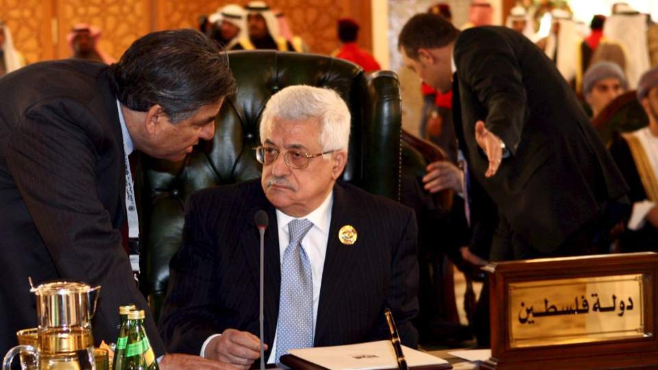 FIKK TELEFON:  Palestinernes president Mahmoud Abbas ble oppringt av Barack Obama i dag. Foto: EPA/OMAR RASHIDI/ Scanpix
