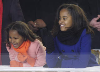 ROSEBUD OG RADIANCE: Kodenavnene til Sasha og Malia Obama, som kommer til � bli voktet av Secret Service minst til de blir 16 �r.  Foto: AP/Jae Hong