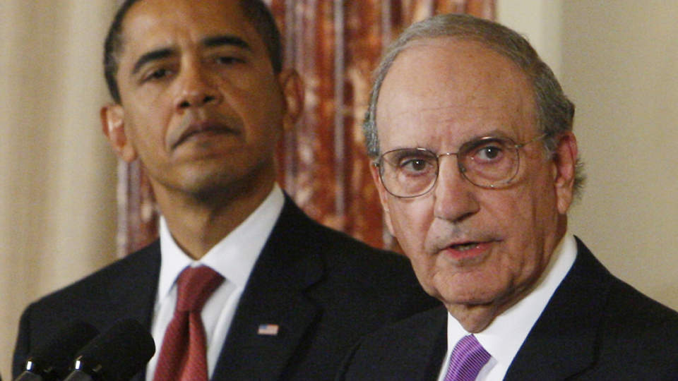 UTNEVNTE MIDT�STEN-UTSENDING: idligere senator George Mitchell, som  bidro til � skape fred i Nord-Irland, er n� utnevnt til Midt�sten-utsending. Foto: AP/SCANPIX
