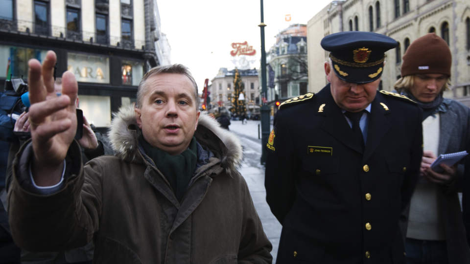 OPPT�YER: Politiinspekt�r ved Oslo Politidistrikt, Johan Fredriksen orienterte tidligere i m�neden justisminister Knut Storberget (t.v.) om Israel-oppt�yene i Oslo sentrum. Foto: Cornelius Poppe / SCANPIX