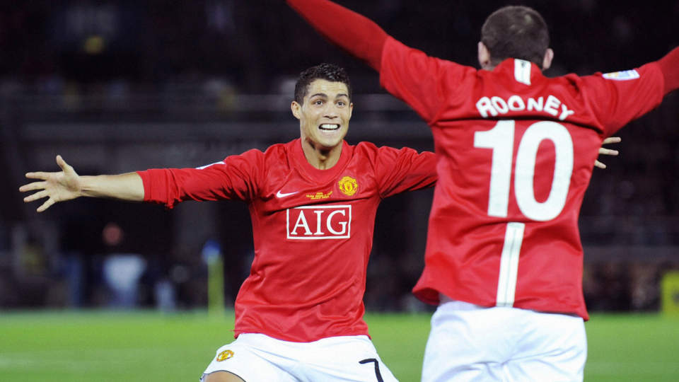 POPUL�RE BLANT PIRATER: Flere og flere velger ulovlige l�sninger og lar v�re � betale for � f� se Ronaldo og Wayne Rooney spille. N� frykter fotballforbundene for verdien av rettighetene. Foto: SCANPIX/AP